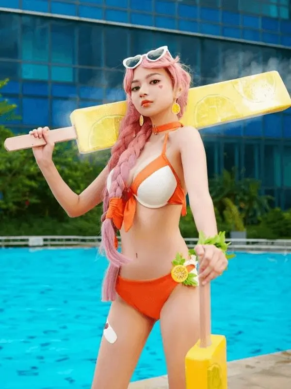 Cosplay di động cô gái xinh đẹp