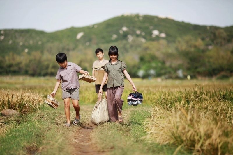 Ngôi làng yên bình với trẻ em bay diều