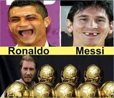 Messi và Ronaldo Meme đã khoe chiếc cúp vui nhộn của mình