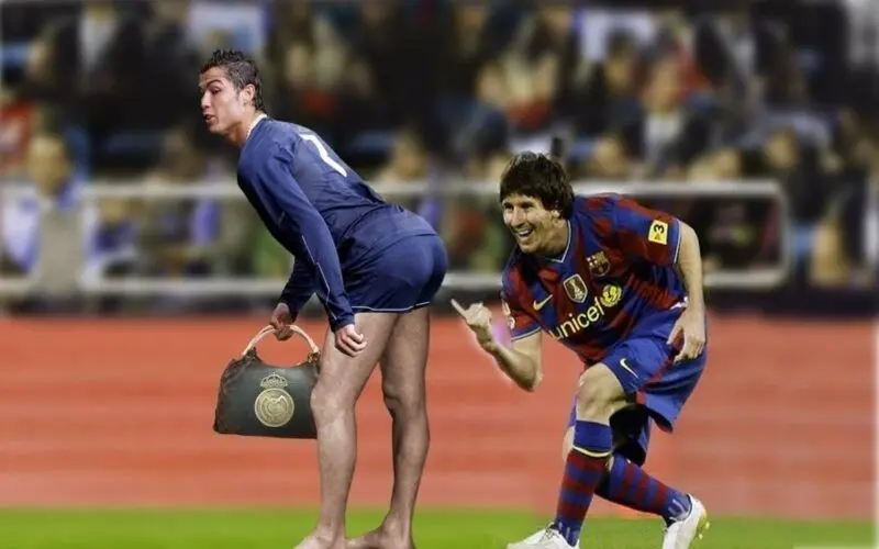 Messi meme chọc vào mông của Ronaldo