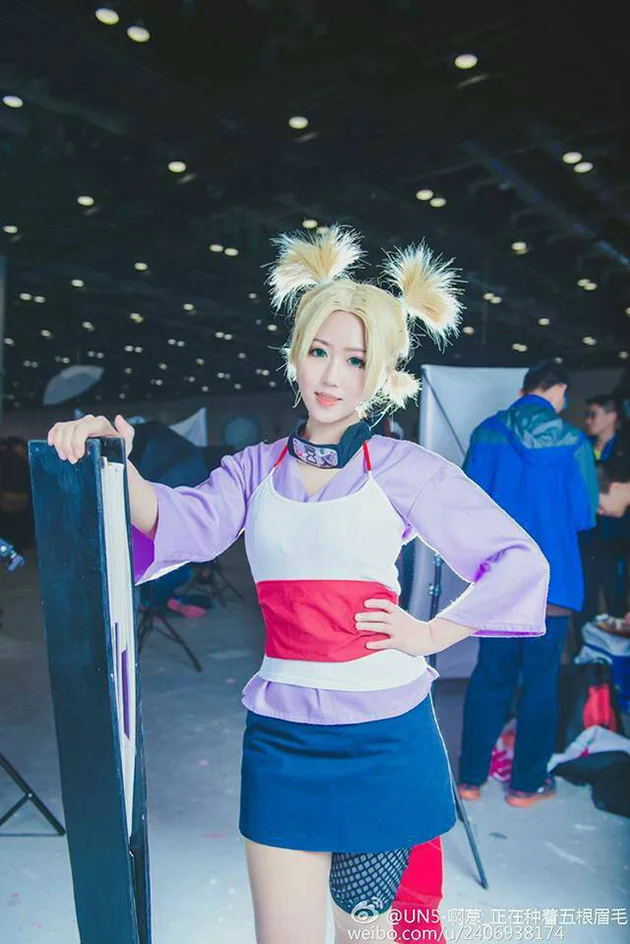 Hình ảnh của các cô gái cosplay anime đầy màu sắc và quyến rũ.