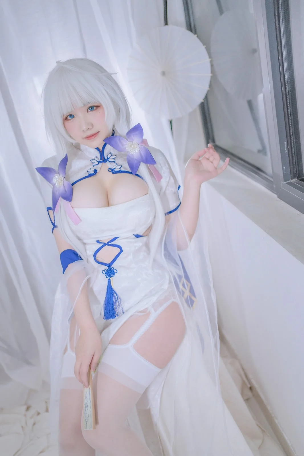 Hình ảnh của những cô gái cosplay mèo dễ thương và hấp dẫn.