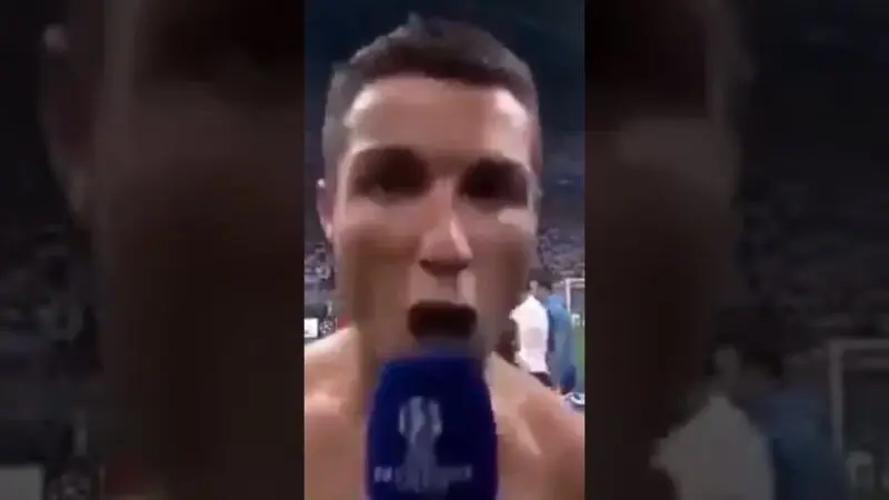 Meme ronaldo hét vào mic vui nhộn