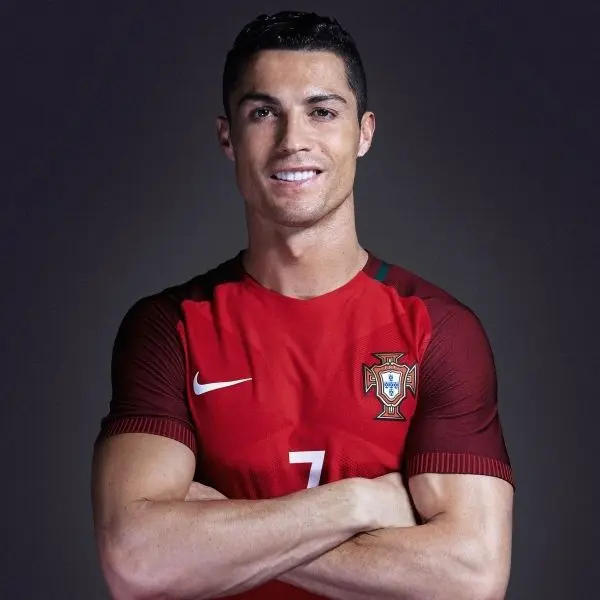 Ronaldo đẹp trai với quyết tâm