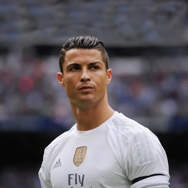 Ronaldo đẹp trai với mái tóc gọn gàng