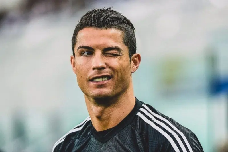 Ronaldo đẹp trai với vẻ ngoài mạnh mẽ