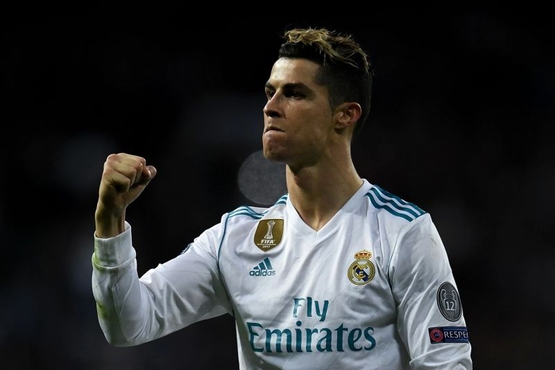 Ronaldo đẹp trai dưới ánh mặt trời