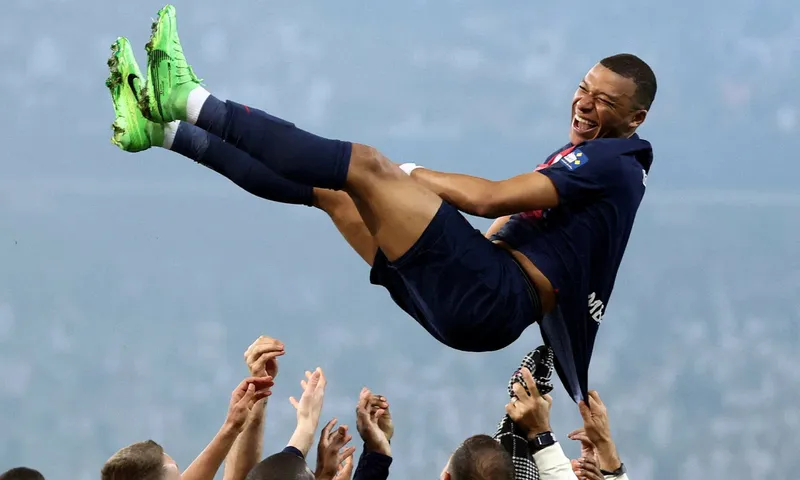 MBappe đẹp trai với sự tự tin