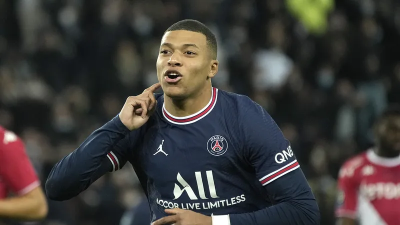 Ảnh đẹp trai MBAPPE với đôi mắt hấp dẫn