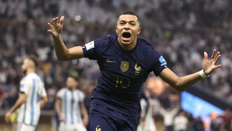 MBappe đẹp trai và phong cách