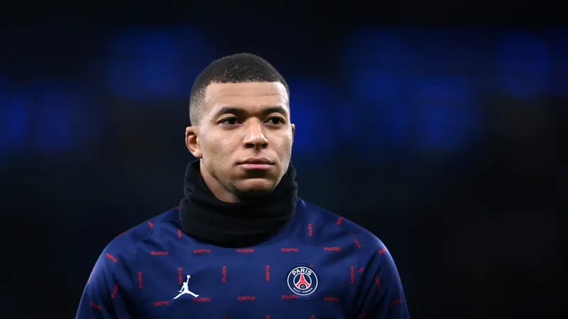 Người đẹp đẹp trai của Mbappe thông qua một loạt các bức ảnh nổi bật