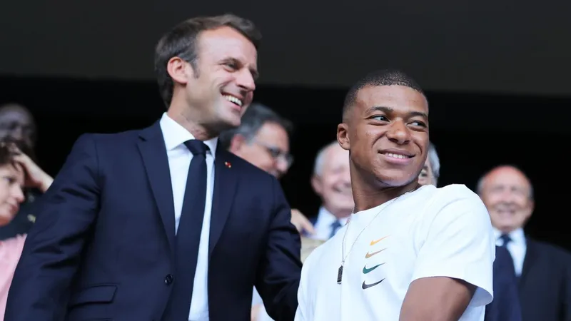 Mbappe đẹp trai với ánh mắt mạnh mẽ