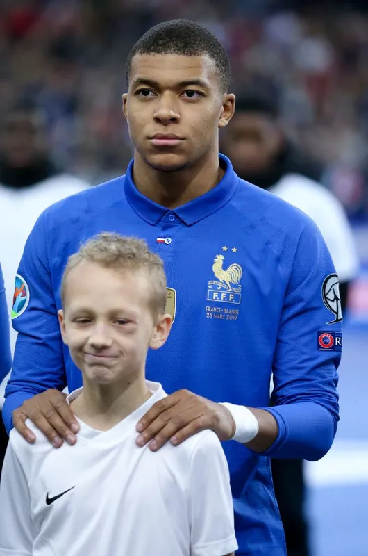 Mbappe đẹp trai với sự quyến rũ tự nhiên