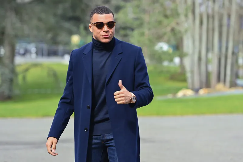 Xem bức ảnh mbappe đẹp trai đầy sức sống