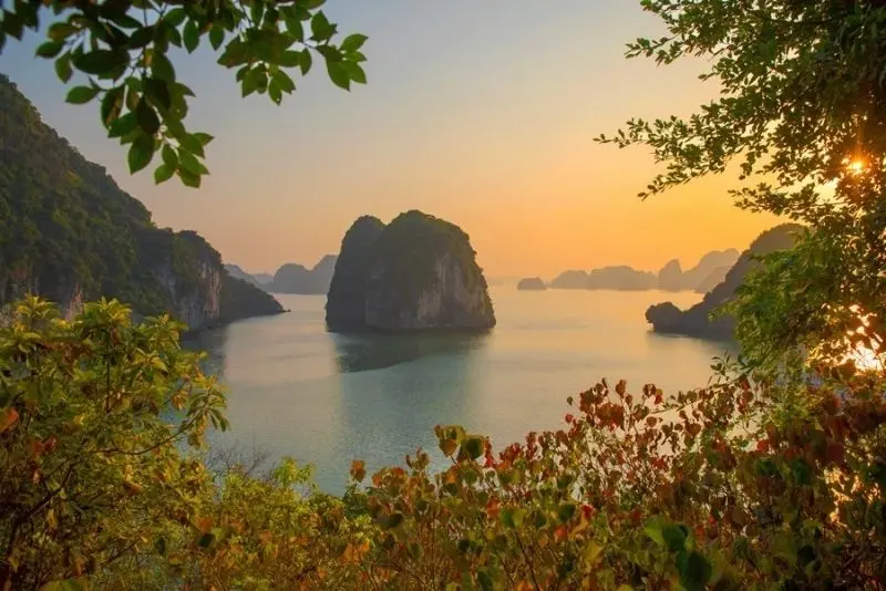 Khám phá vẻ đẹp Việt Nam thông qua hình ảnh của Ha Long Bay