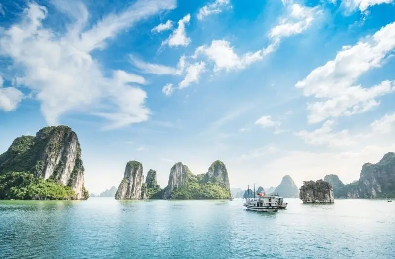 Hình ảnh của Ha Long Bay đầy màu sắc tự nhiên