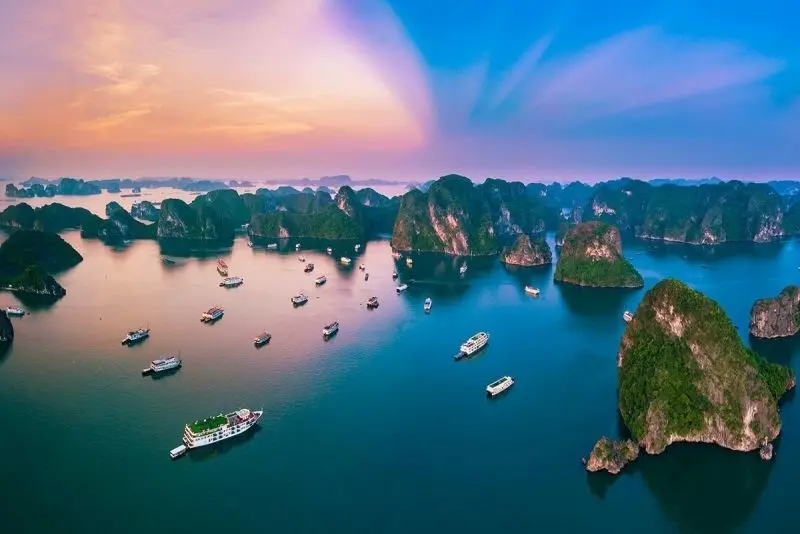 Ảnh của Ha Long Bay rất đẹp và thơ mộng