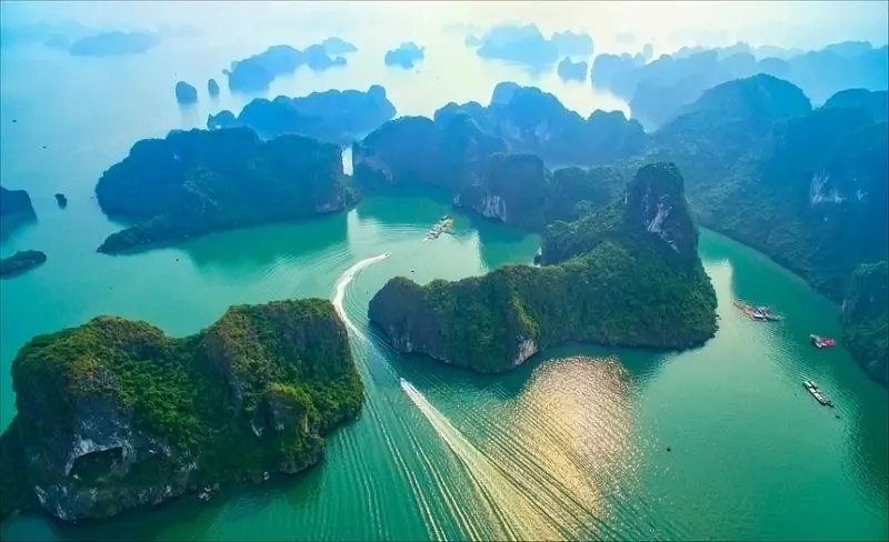 Vẻ đẹp hùng vĩ của Ha Long Bay qua mỗi khung hình