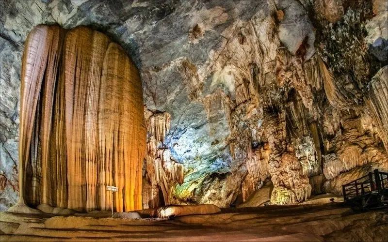 Khám phá bức ảnh của Ha Long Bay vào ban đêm đầy quyến rũ