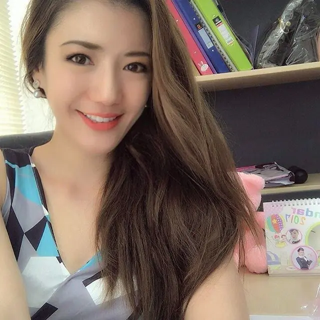 30 -year -old cô gái xinh đẹp nhưng trẻ như 18+ 17