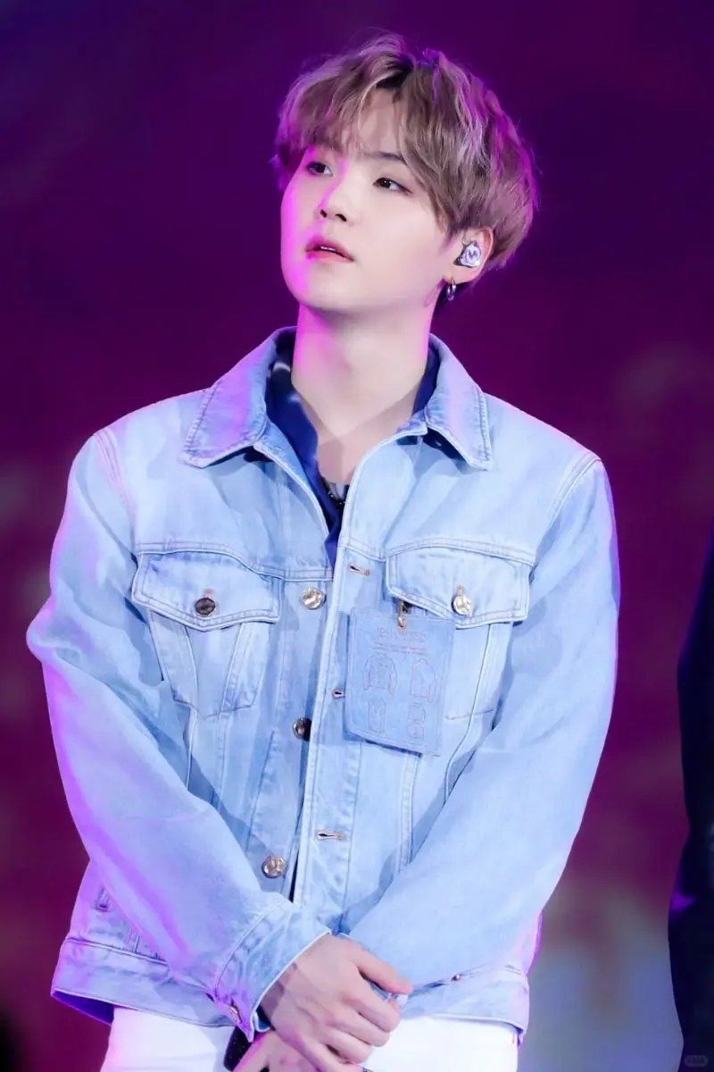 Suga BTS Face thoải mái