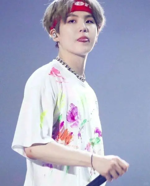 Suga bts với một cái nhìn xa