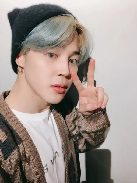 Jimin BTS mặt rạng rỡ trên sân khấu